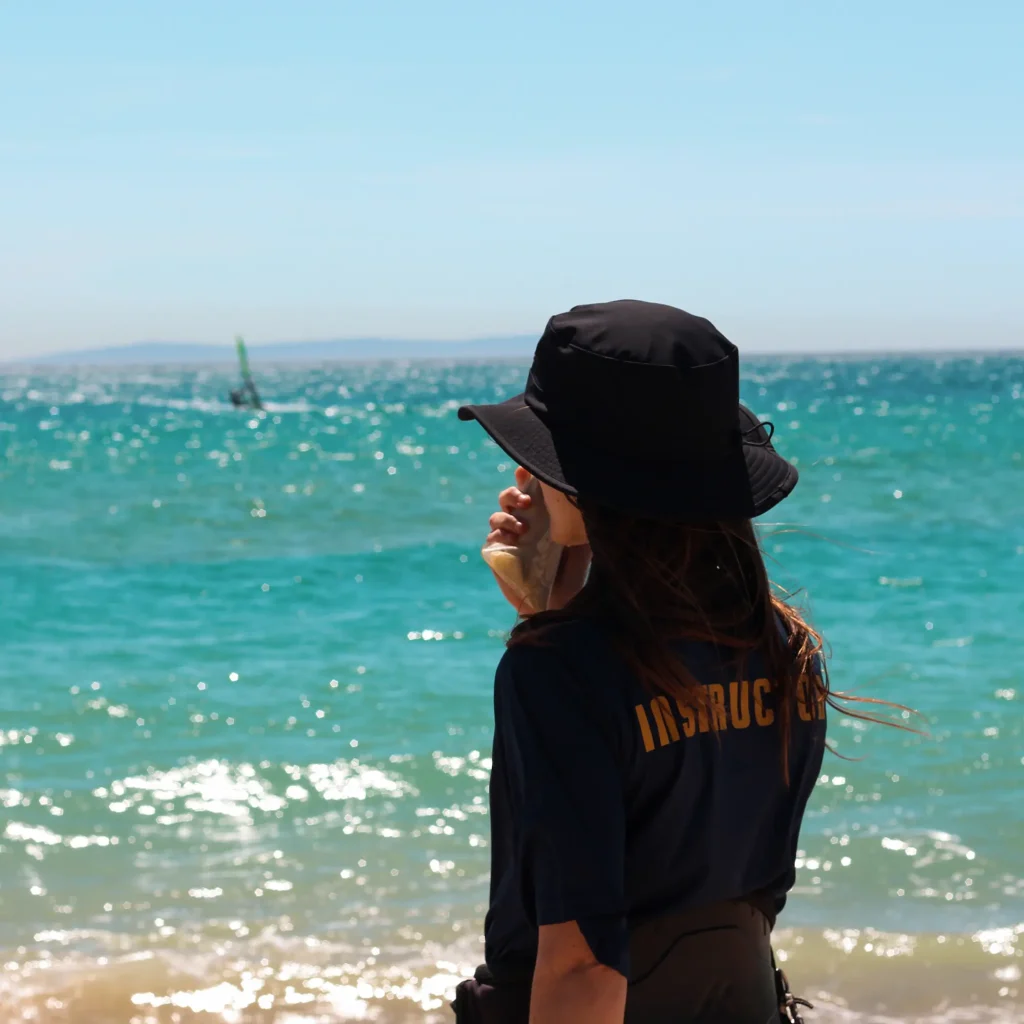 monitora profesional de kitesurf viajes en grupo