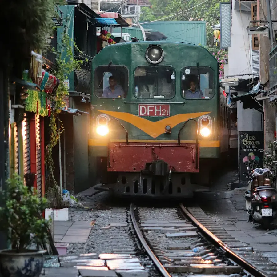 train street en hanoi viaje organizado en vietnam
